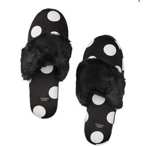 BRAND NEW VICTORIA'S SECRET SIGNATURE SATIN POLKA DOT WITH FAUX FUR SLIPPERS